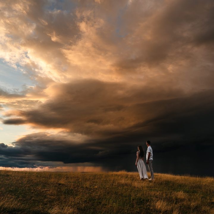Trash the Dress în Sibiu – o zi de neuitat printre dealuri, nori și furtună